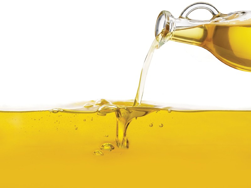 Golden Canadian canola oil for commercial and global supply